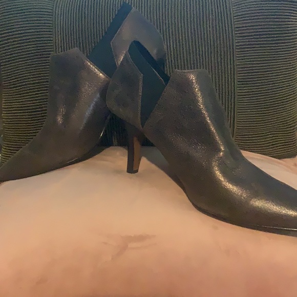 Donald J. Pliner Shoes - Donald J Pliner Sz 10M booties NWT